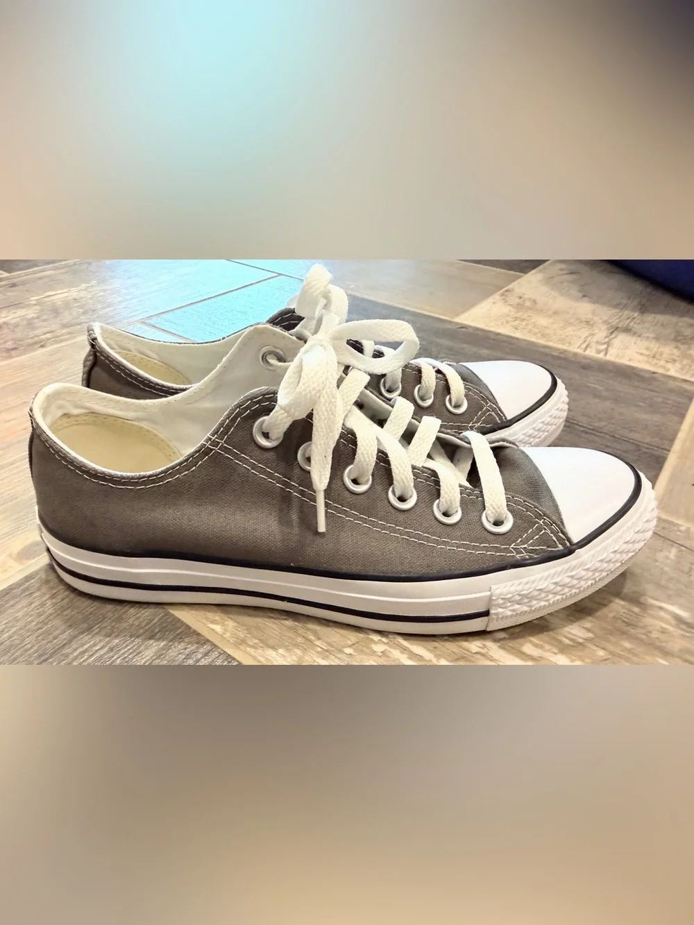 Converse Gray Canvas Low-Top Sneakers with White Accents women’s size 7 Like New